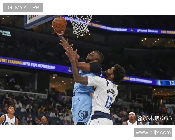 灰熊与小牛首节对决精彩纷呈双方争夺激烈展现实力与战术较量